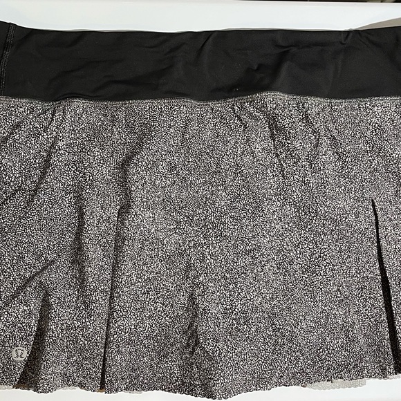 Lululemon Smooth Stride running skirt - Picture 2 of 5